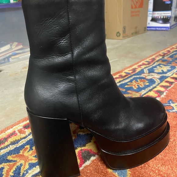 Steve Madden Cobra Black Boots 